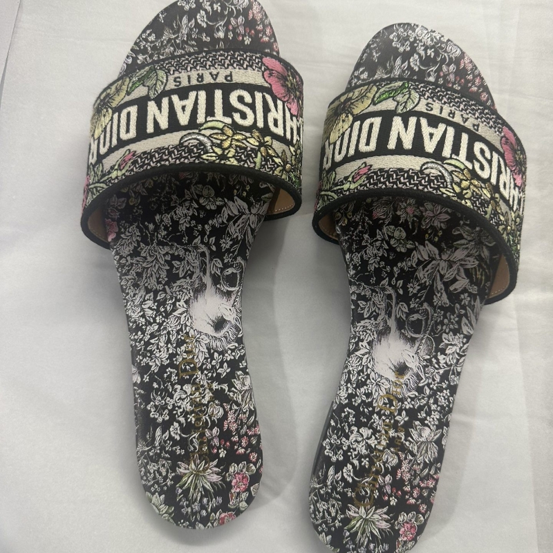 ch**an D*or slippers